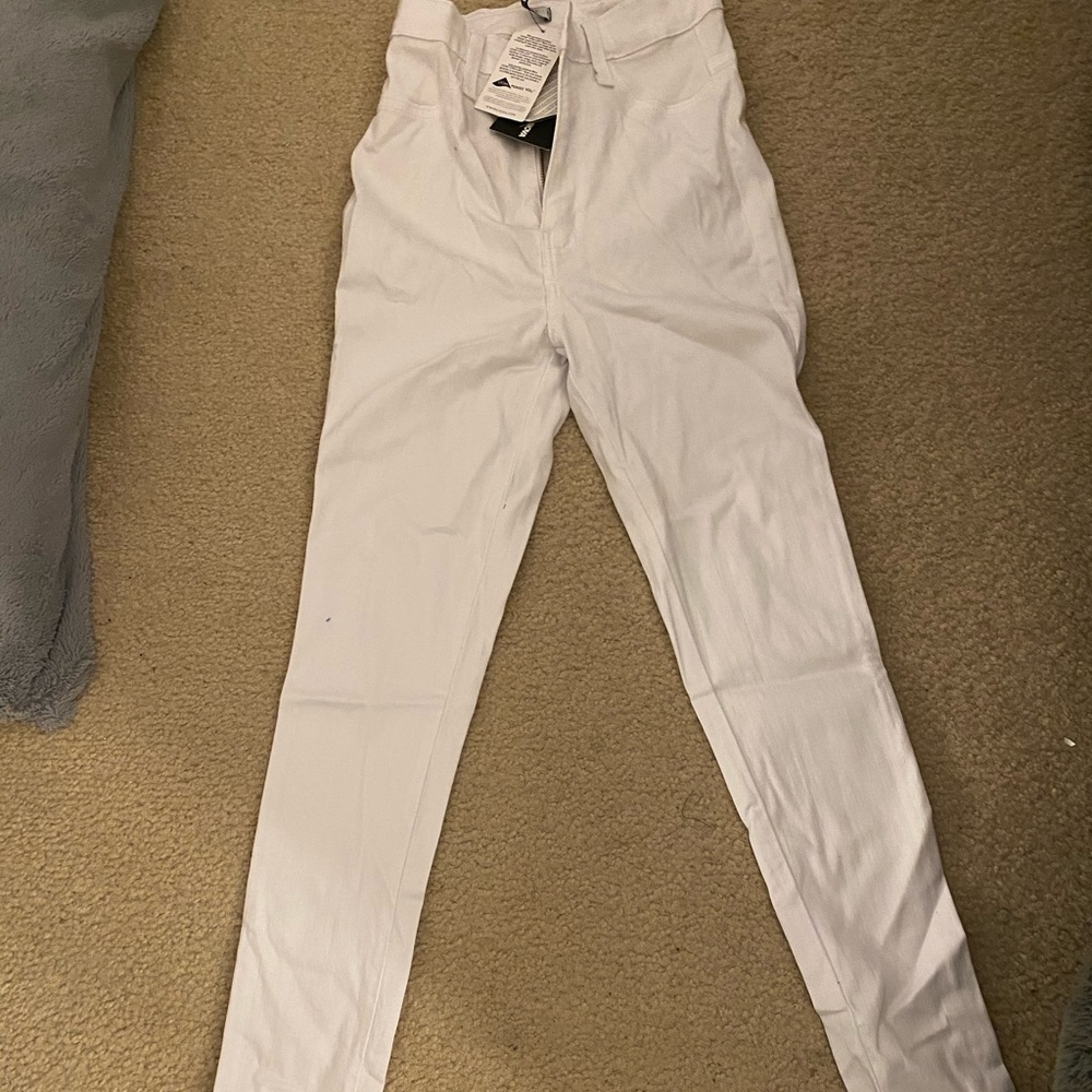 White skinny jeans
